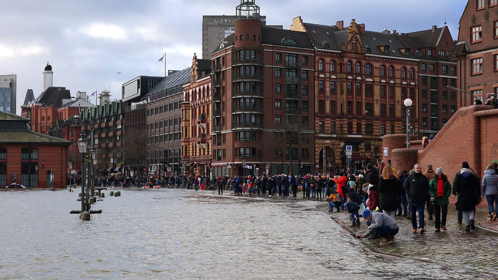 A storm surge flooding the Fischmarkt by the Elbe in Hamburg