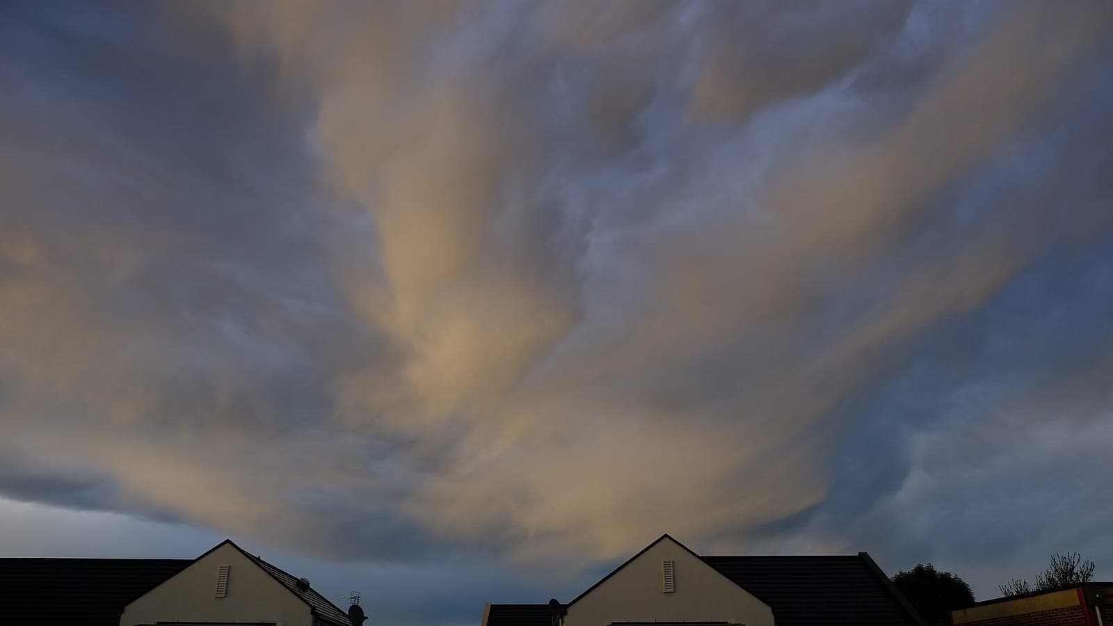 A nor'west arch cloud over Christchurch